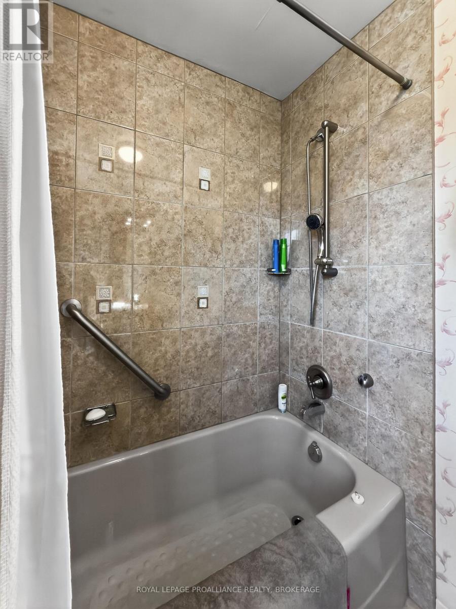 259 Fairway Hill Crescent, Kingston (Central City West), Ontario  K7M 2B5 - Photo 34 - X12471342