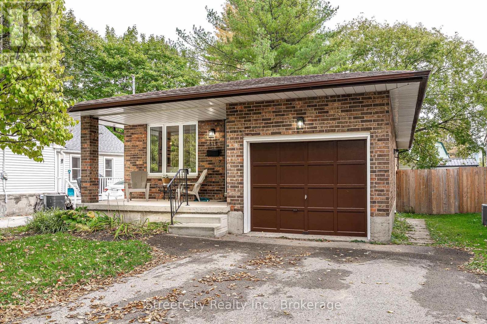 525 ALBERT STREET, stratford, Ontario