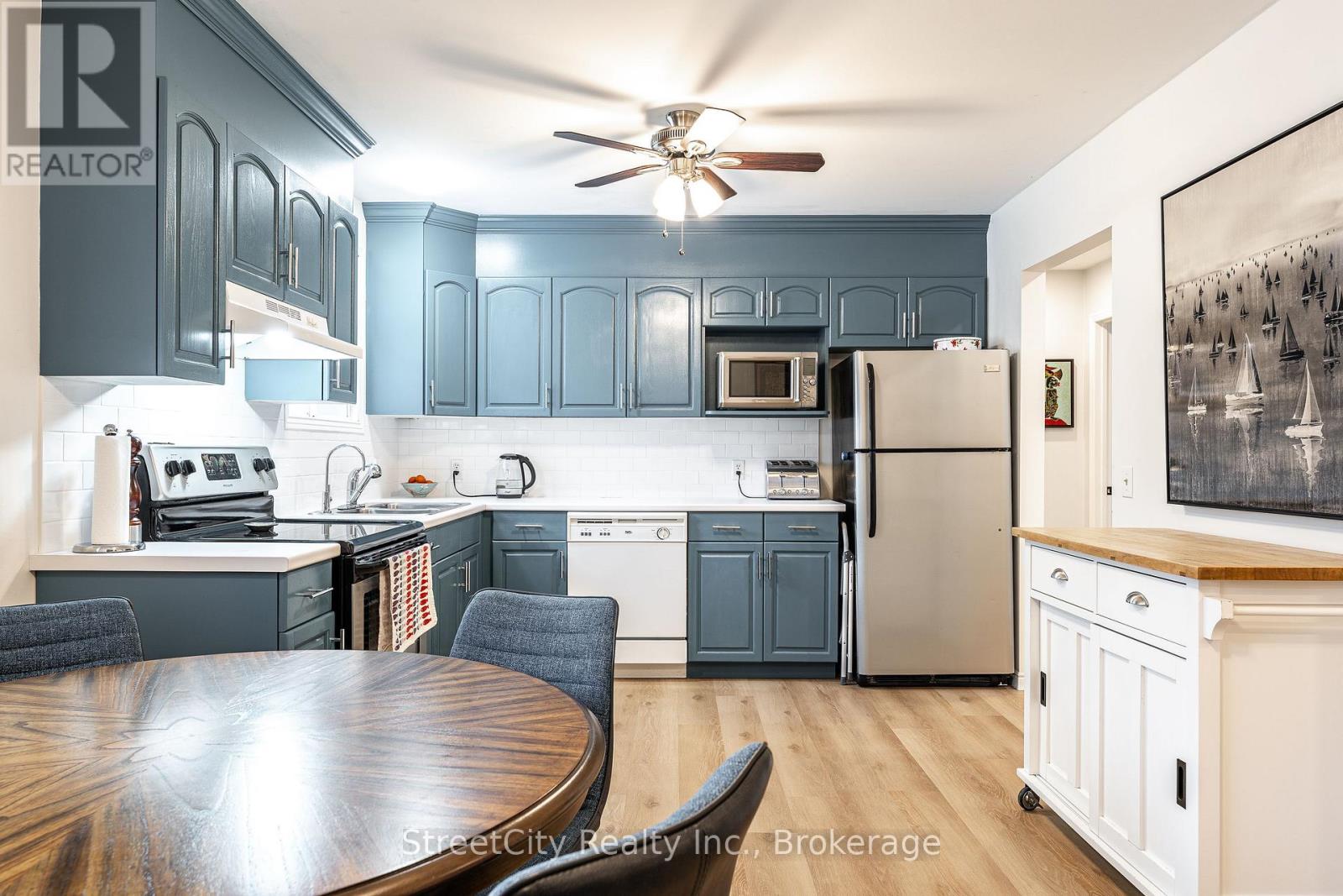 525 Albert Street, Stratford, Ontario  N5A 3L6 - Photo 11 - X12471400