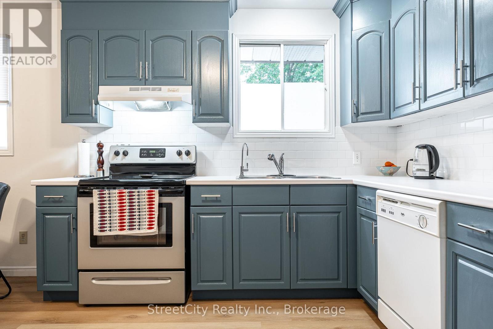 525 Albert Street, Stratford, Ontario  N5A 3L6 - Photo 16 - X12471400