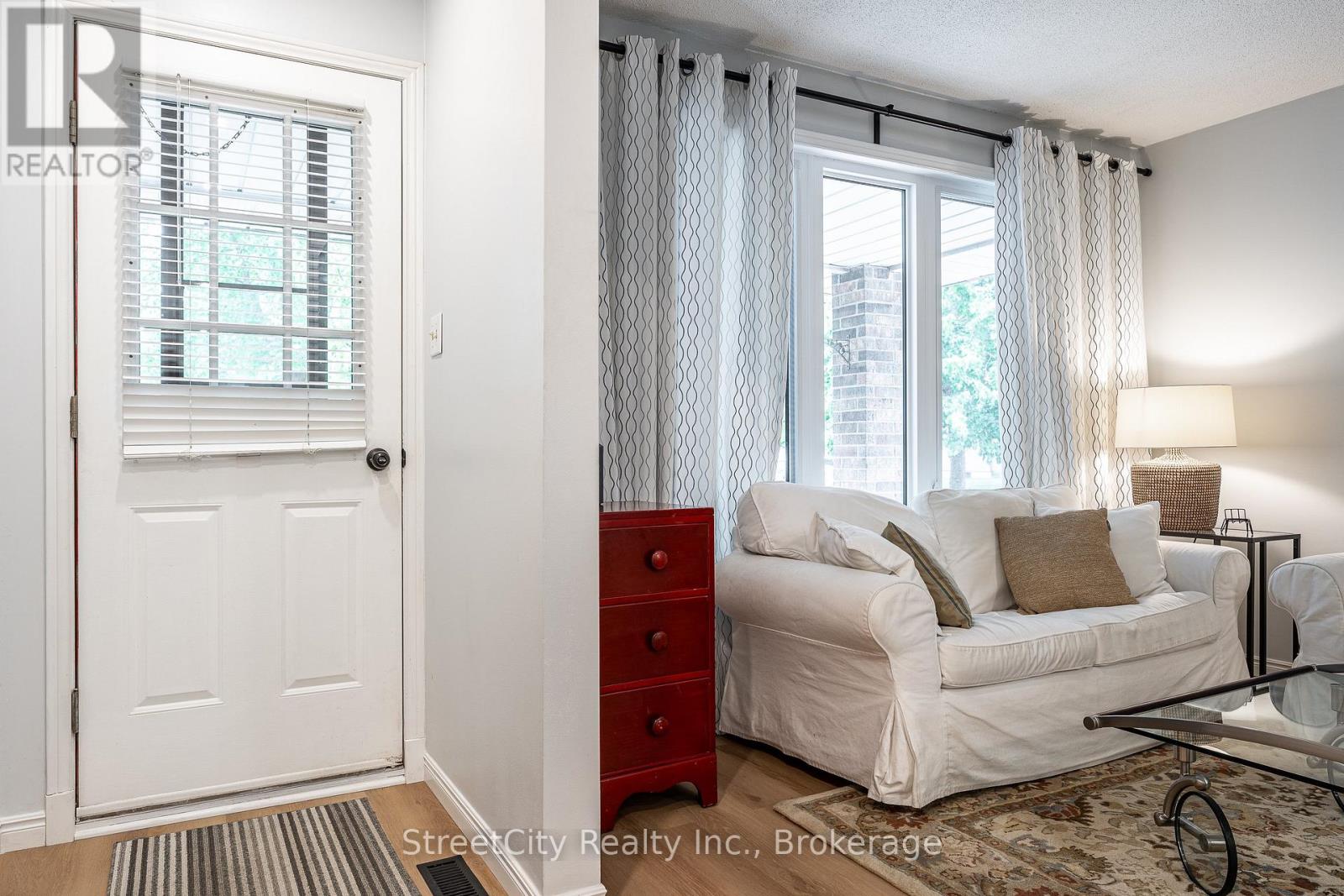 525 Albert Street, Stratford, Ontario  N5A 3L6 - Photo 4 - X12471400