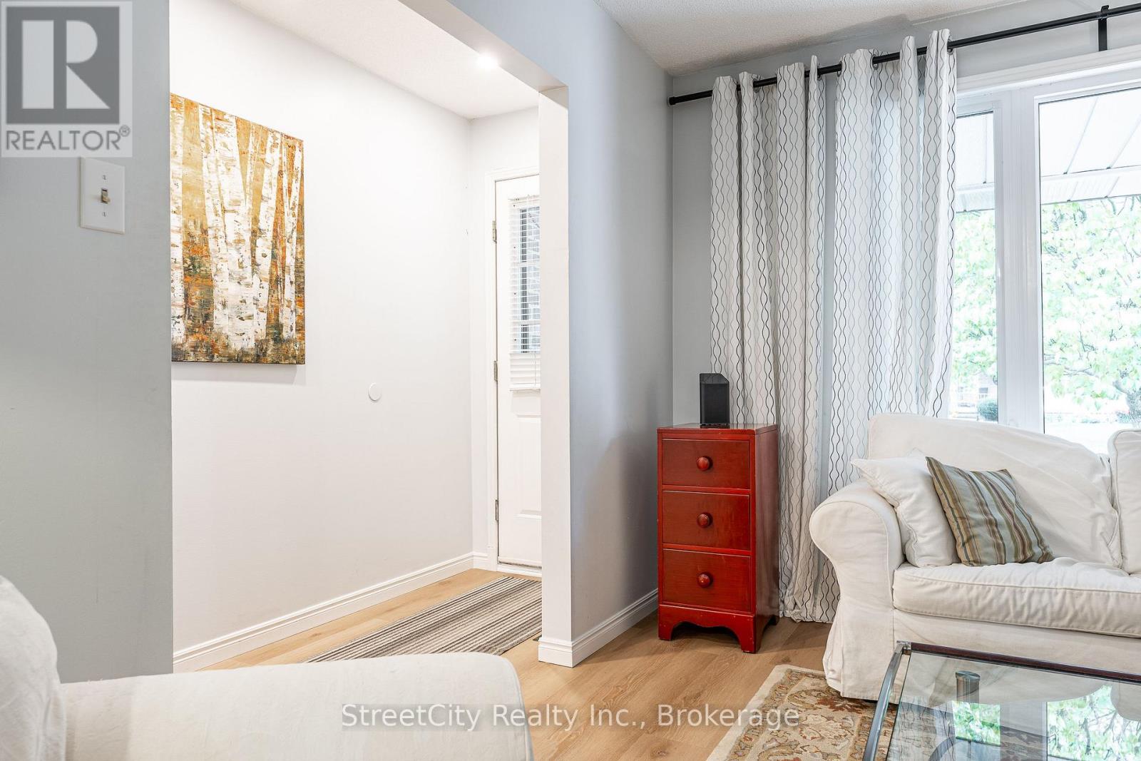 525 Albert Street, Stratford, Ontario  N5A 3L6 - Photo 8 - X12471400