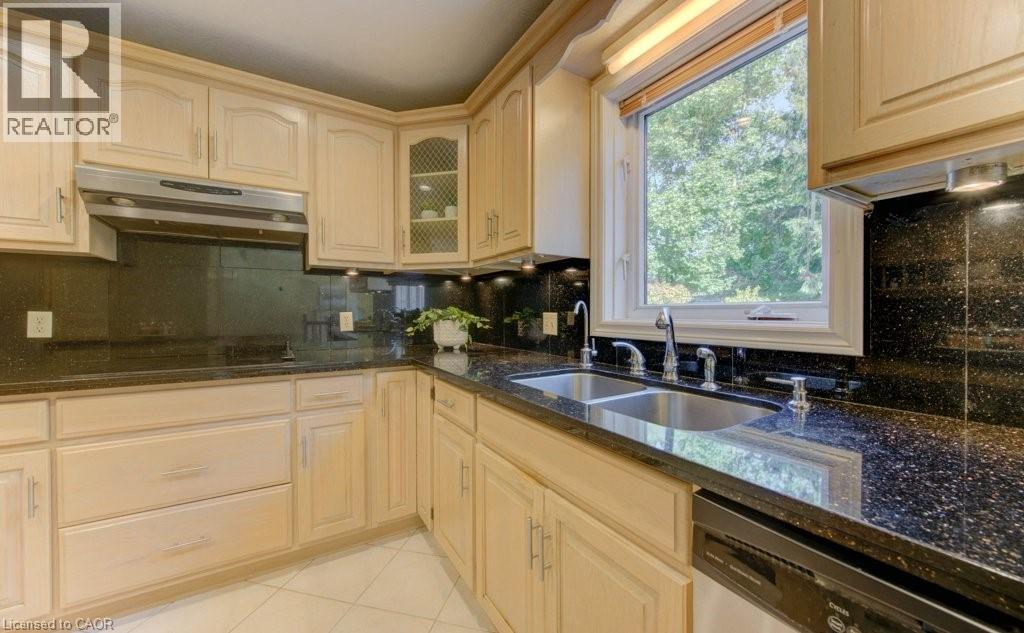 610 Stonebury Crescent, Waterloo, Ontario  N2K 3R1 - Photo 10 - 40778776