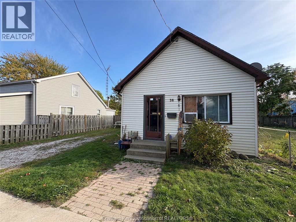 MLS# 25026560: 36 ALFRED STREET, Chatham, Canada