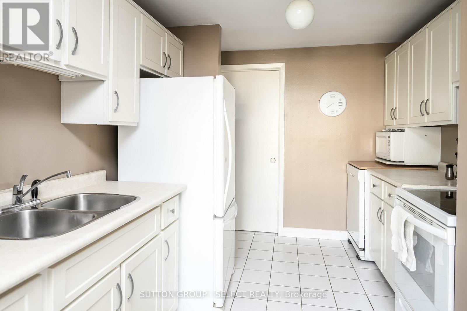 58 Chiddington Gate, London South, Ontario  N6C 4Y3 - Photo 3 - X12471386