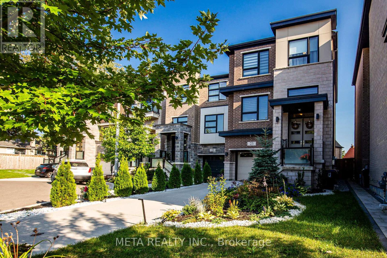23 Hollyhock Court, Toronto, Ontario  M3B 0B4 - Photo 2 - C12471214