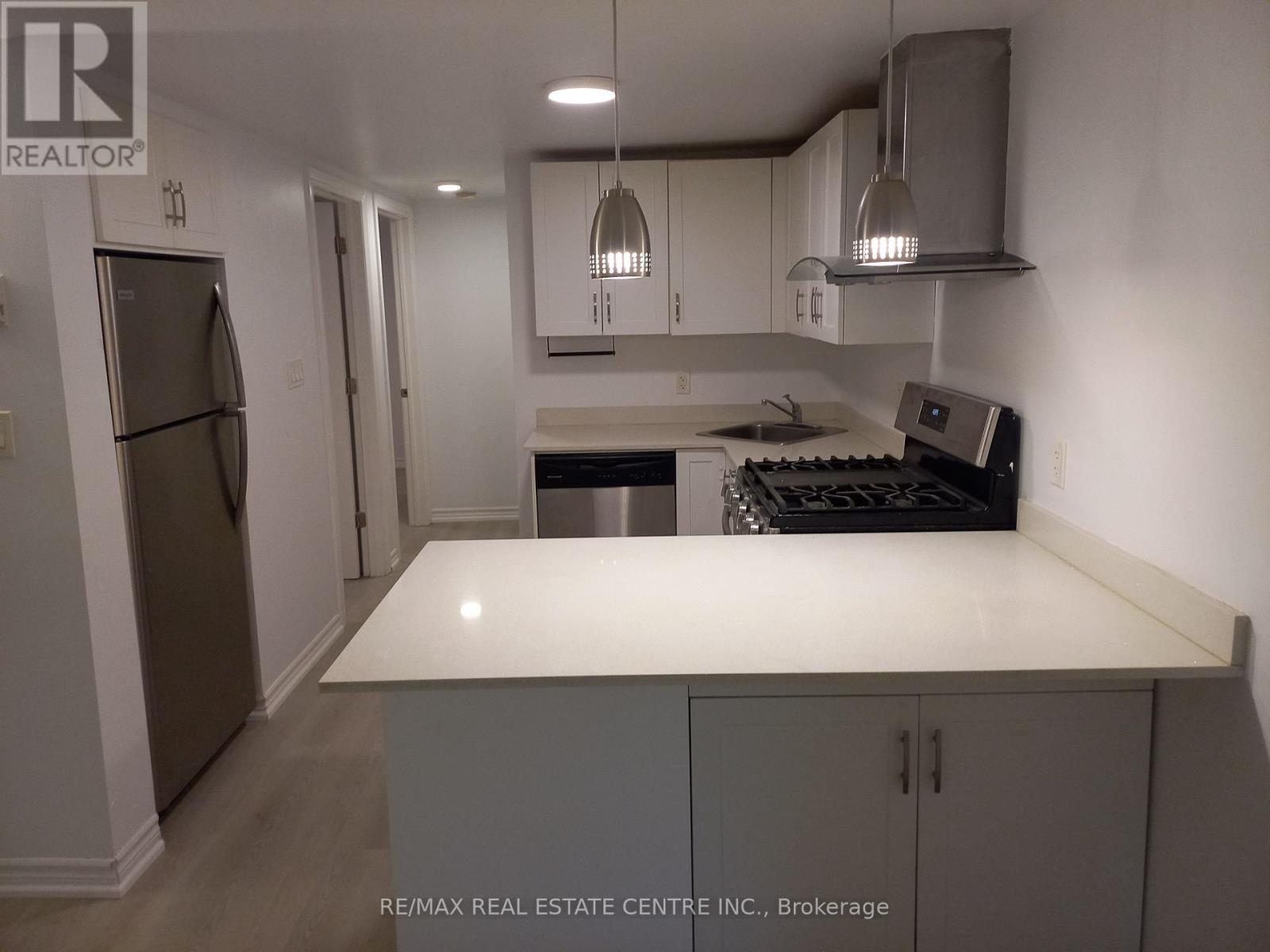Lower - 129 Walmer Road, Toronto, Ontario  M5R 2X8 - Photo 1 - C12471241