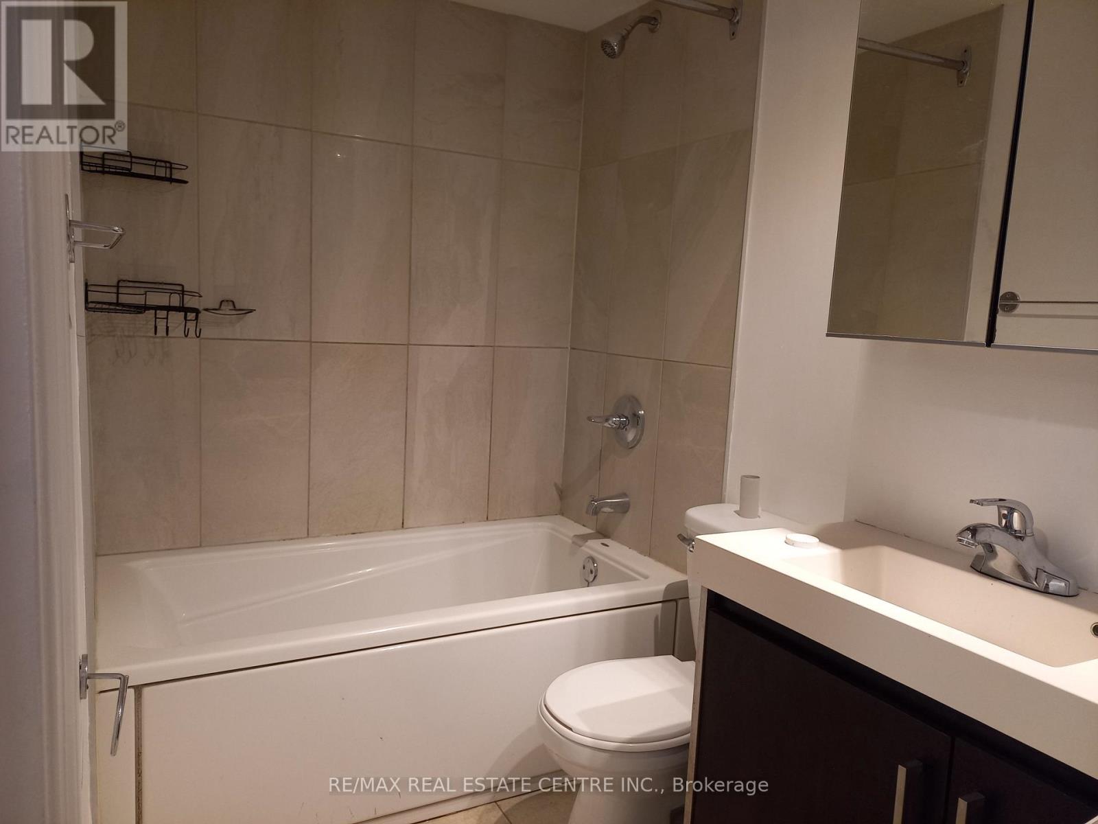 Lower - 129 Walmer Road, Toronto, Ontario  M5R 2X8 - Photo 12 - C12471241