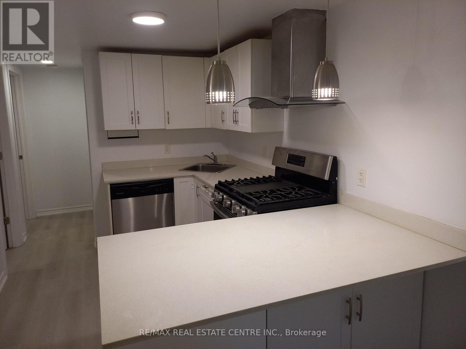 Lower - 129 Walmer Road, Toronto, Ontario  M5R 2X8 - Photo 2 - C12471241