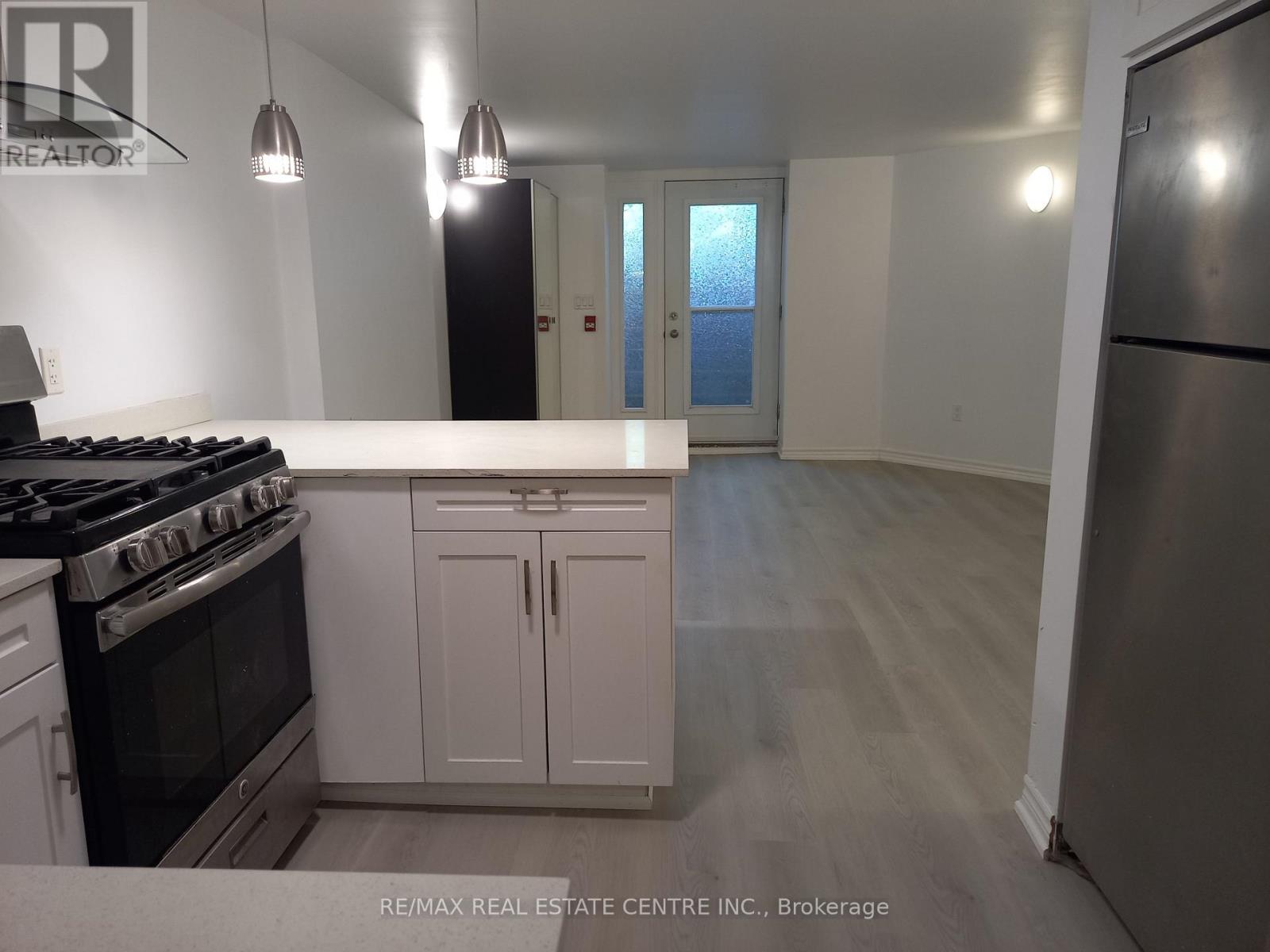 Lower - 129 Walmer Road, Toronto, Ontario  M5R 2X8 - Photo 4 - C12471241