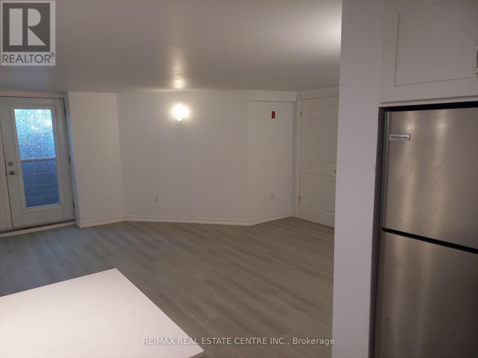 Lower - 129 Walmer Road, Toronto, Ontario  M5R 2X8 - Photo 6 - C12471241