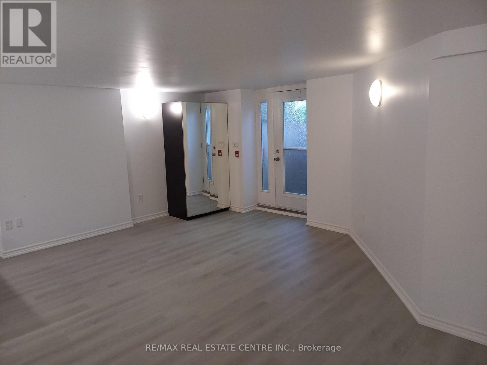 Lower - 129 Walmer Road, Toronto, Ontario  M5R 2X8 - Photo 7 - C12471241