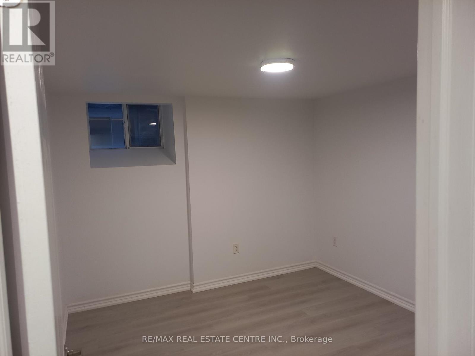 Lower - 129 Walmer Road, Toronto, Ontario  M5R 2X8 - Photo 8 - C12471241