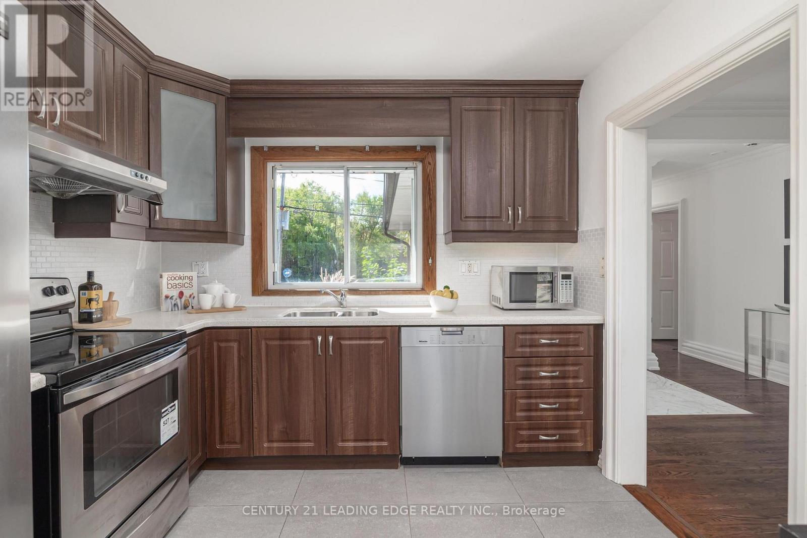 26 Elvaston Drive, Toronto, Ontario  M4A 1M9 - Photo 10 - C12471292