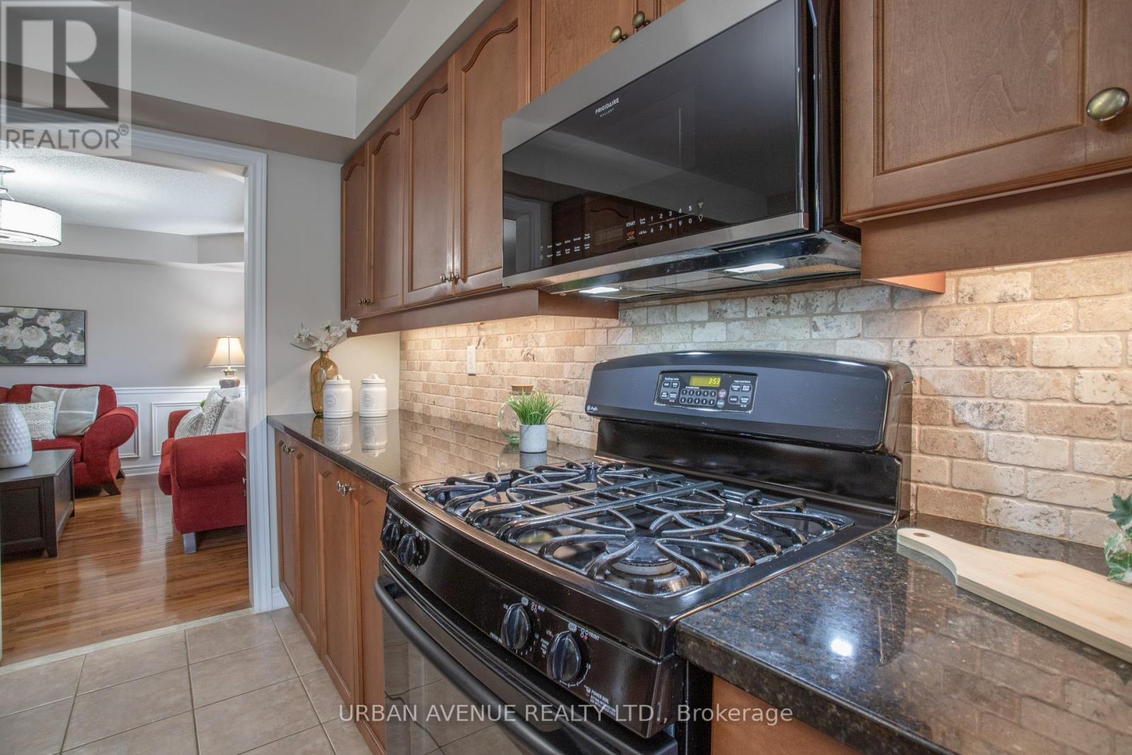 25 Darren Avenue, Whitby, Ontario  L1R 3C1 - Photo 18 - E12471228