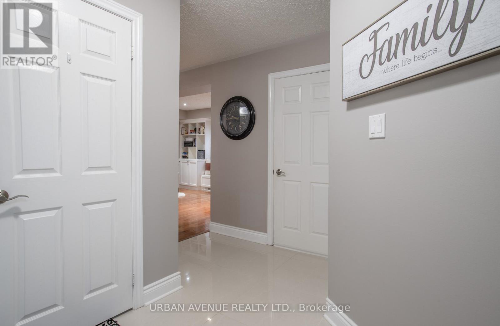 25 Darren Avenue, Whitby, Ontario  L1R 3C1 - Photo 5 - E12471228