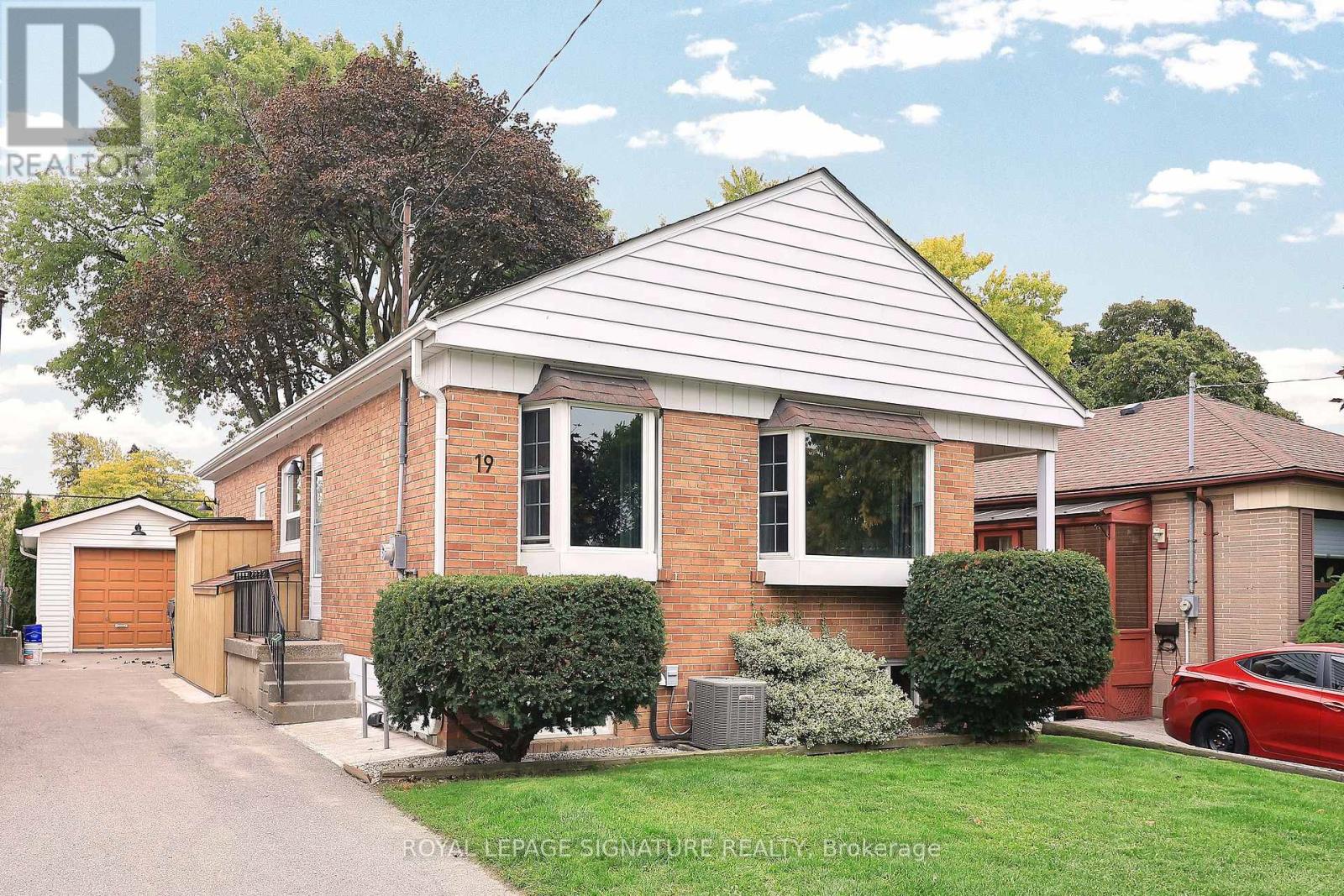 19 Wisteria Road, Toronto, Ontario  M1R 4X7 - Photo 5 - E12471276