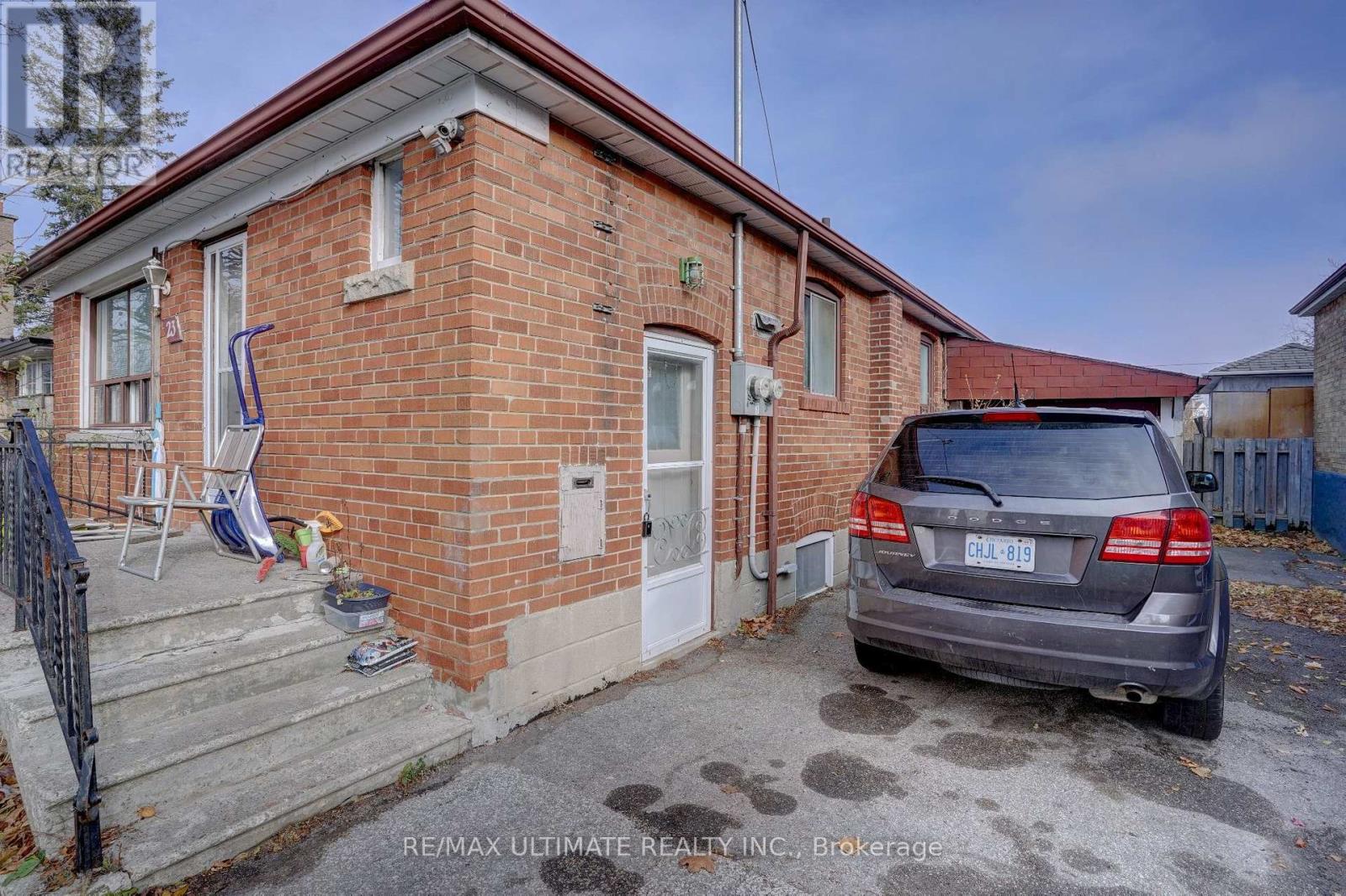 LOWER - 23 FALMOUTH AVENUE, Toronto, Ontario