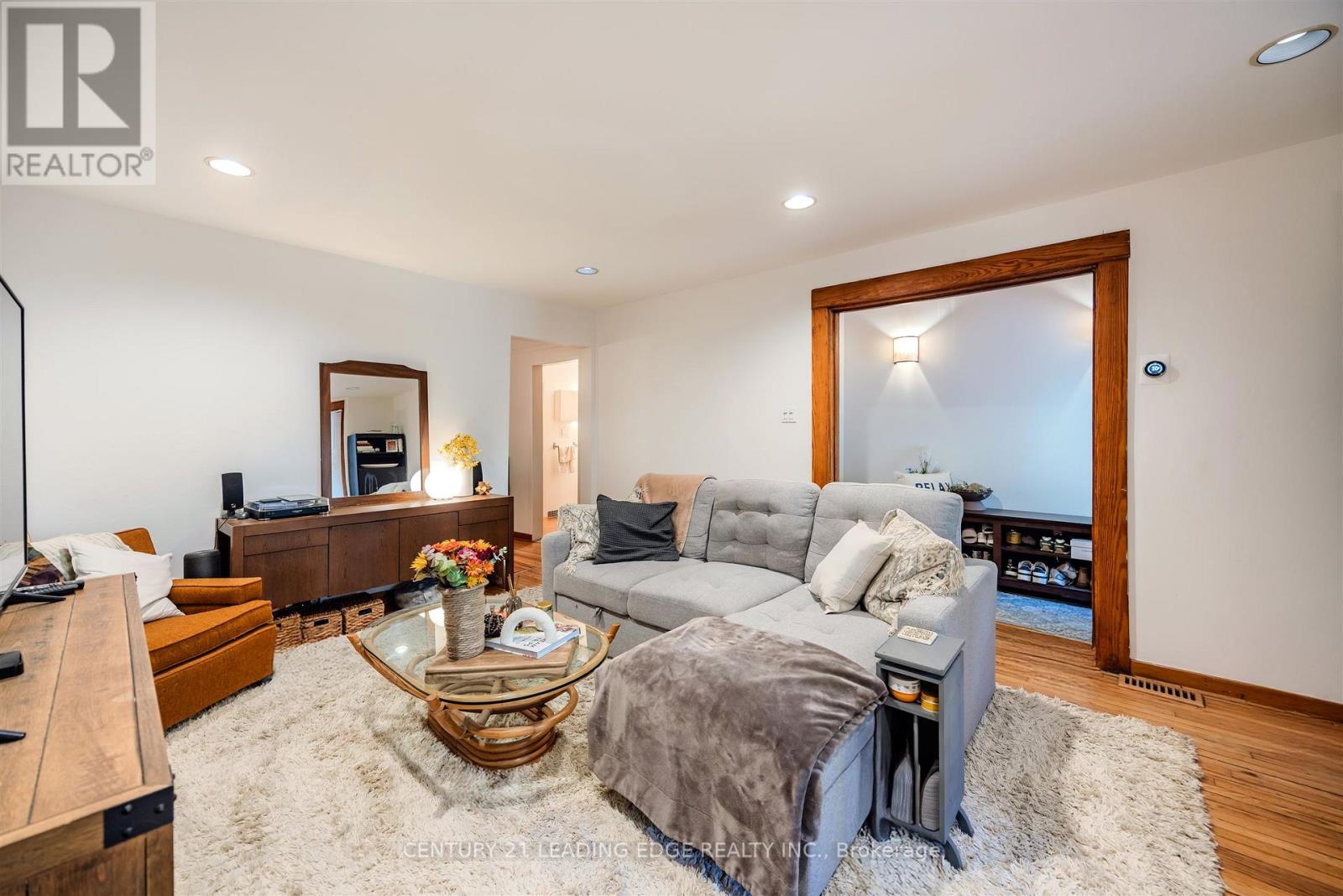 9 Balmy Avenue, Toronto, Ontario  M4E 1C7 - Photo 8 - E12471313
