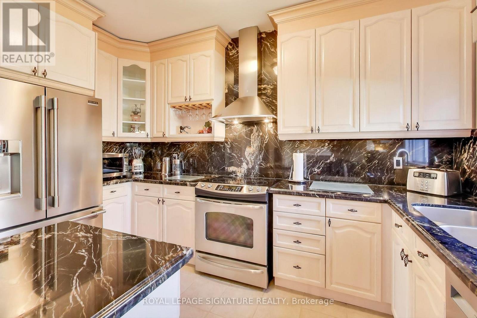 127 Mountcharles Crescent, Vaughan, Ontario  L6A 2J9 - Photo 12 - N12471190
