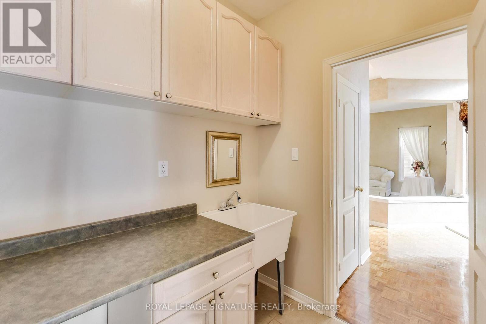 127 Mountcharles Crescent, Vaughan, Ontario  L6A 2J9 - Photo 18 - N12471190