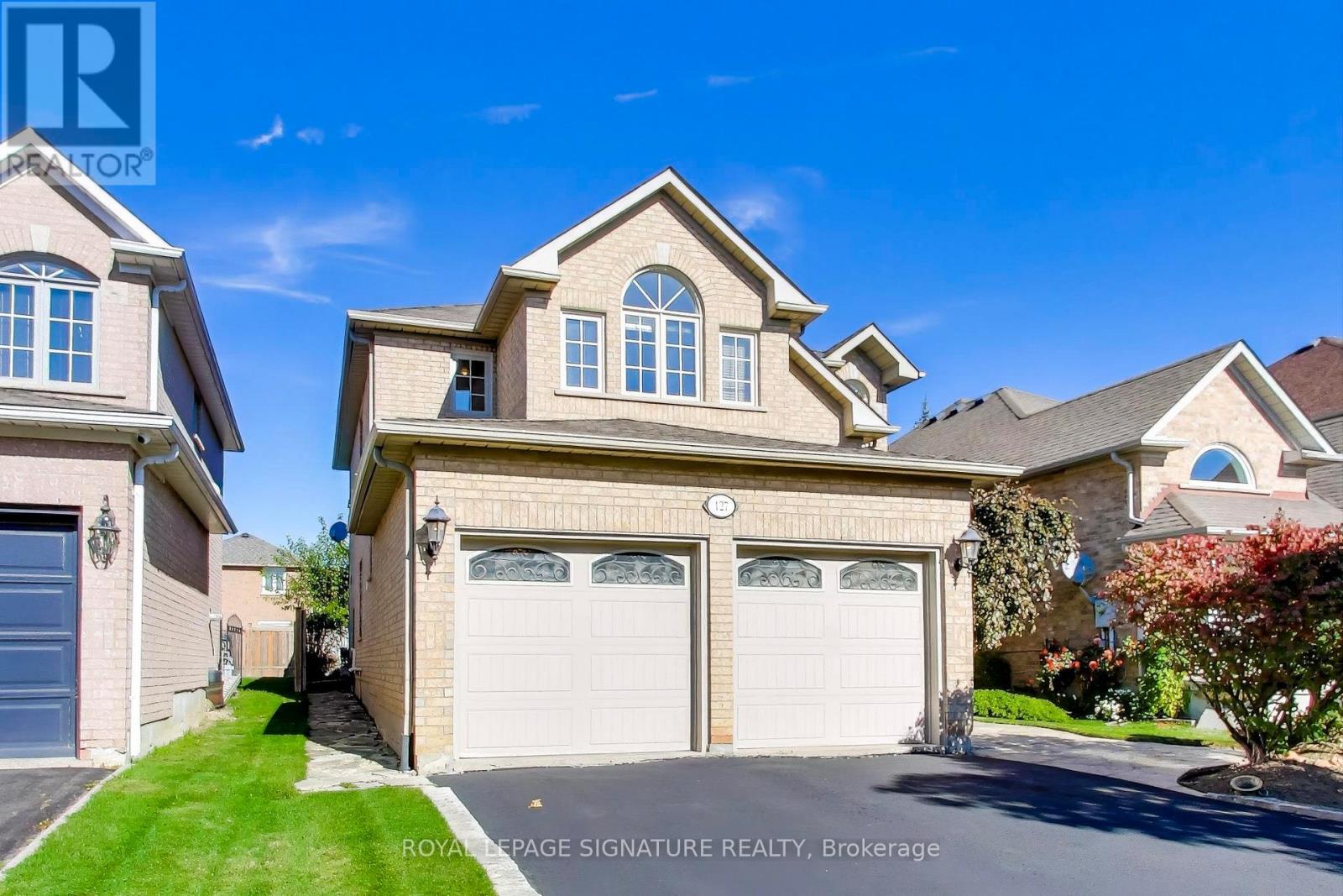 127 Mountcharles Crescent, Vaughan, Ontario  L6A 2J9 - Photo 3 - N12471190