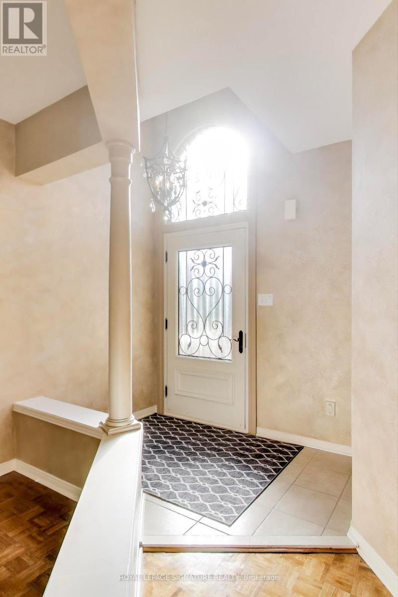 127 Mountcharles Crescent, Vaughan, Ontario  L6A 2J9 - Photo 4 - N12471190