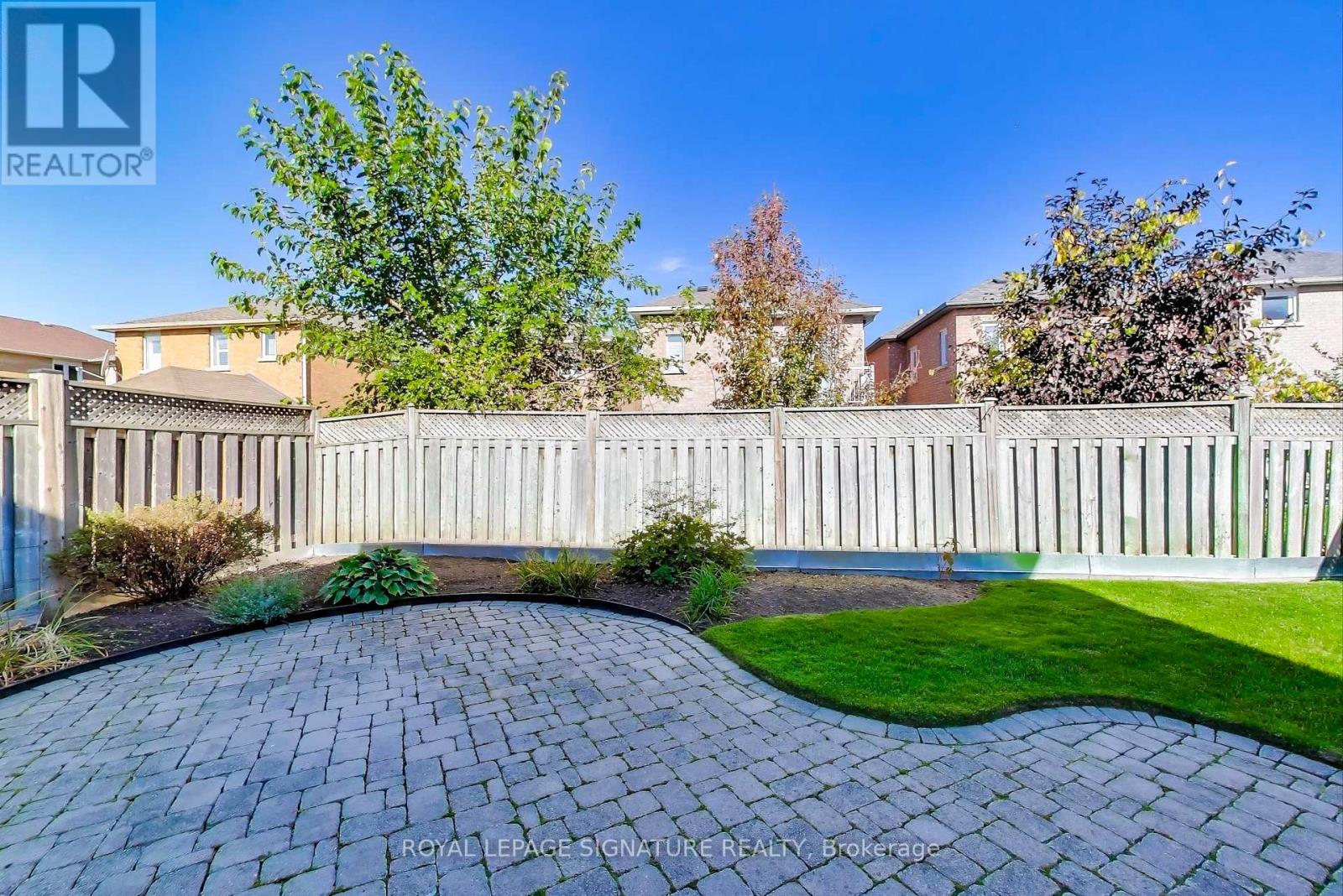 127 Mountcharles Crescent, Vaughan, Ontario  L6A 2J9 - Photo 43 - N12471190