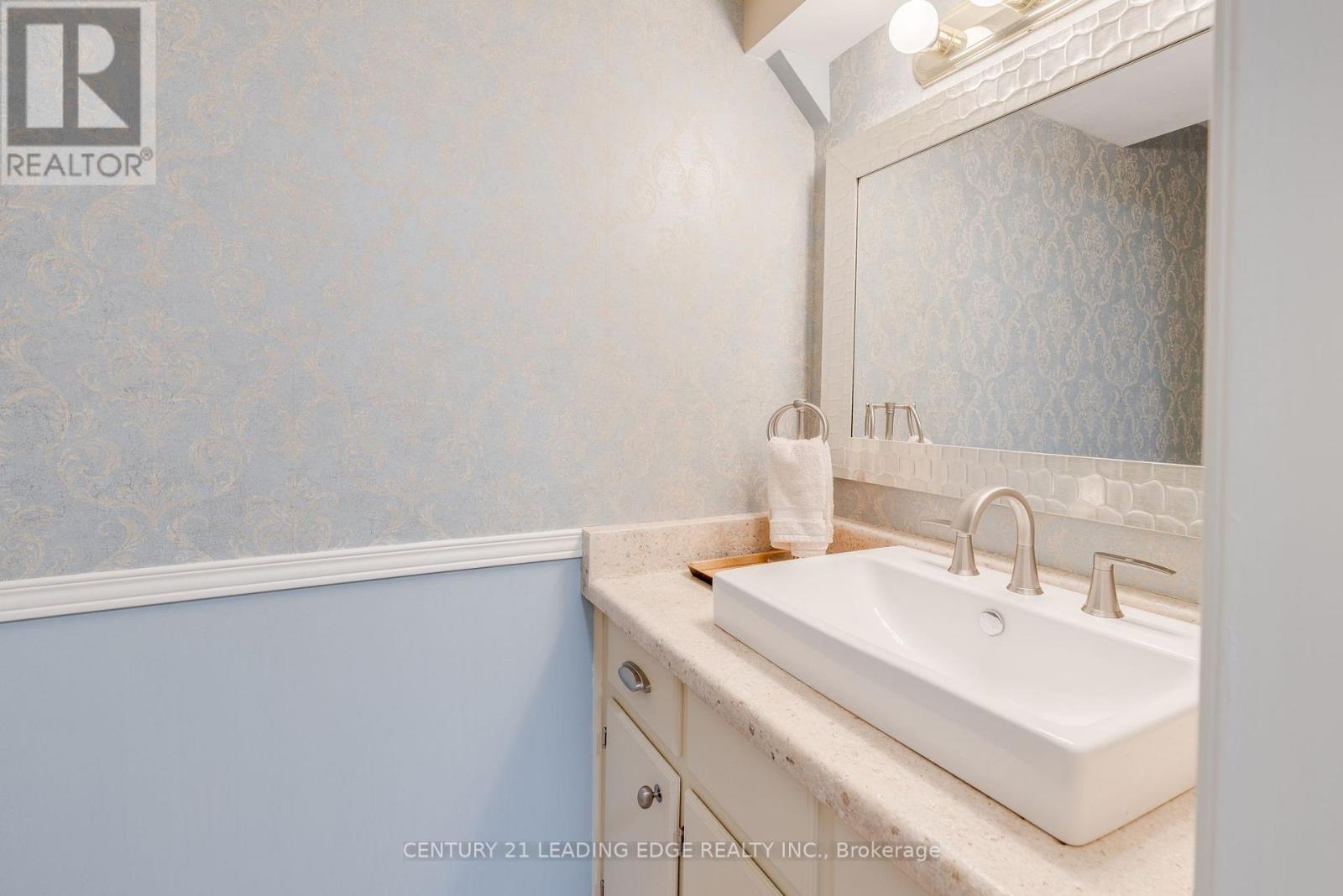 129 Poplar Crescent, Aurora (Aurora Highlands), Ontario  L4G 3M4 - Photo 7 - N12471193