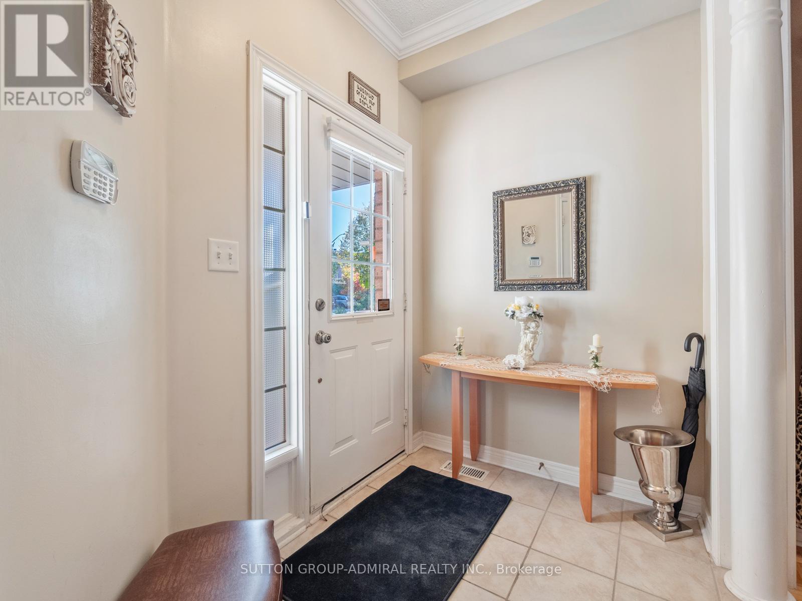 54 Golden Oak Avenue, Richmond Hill, Ontario  L4S 1Y5 - Photo 2 - N12471198