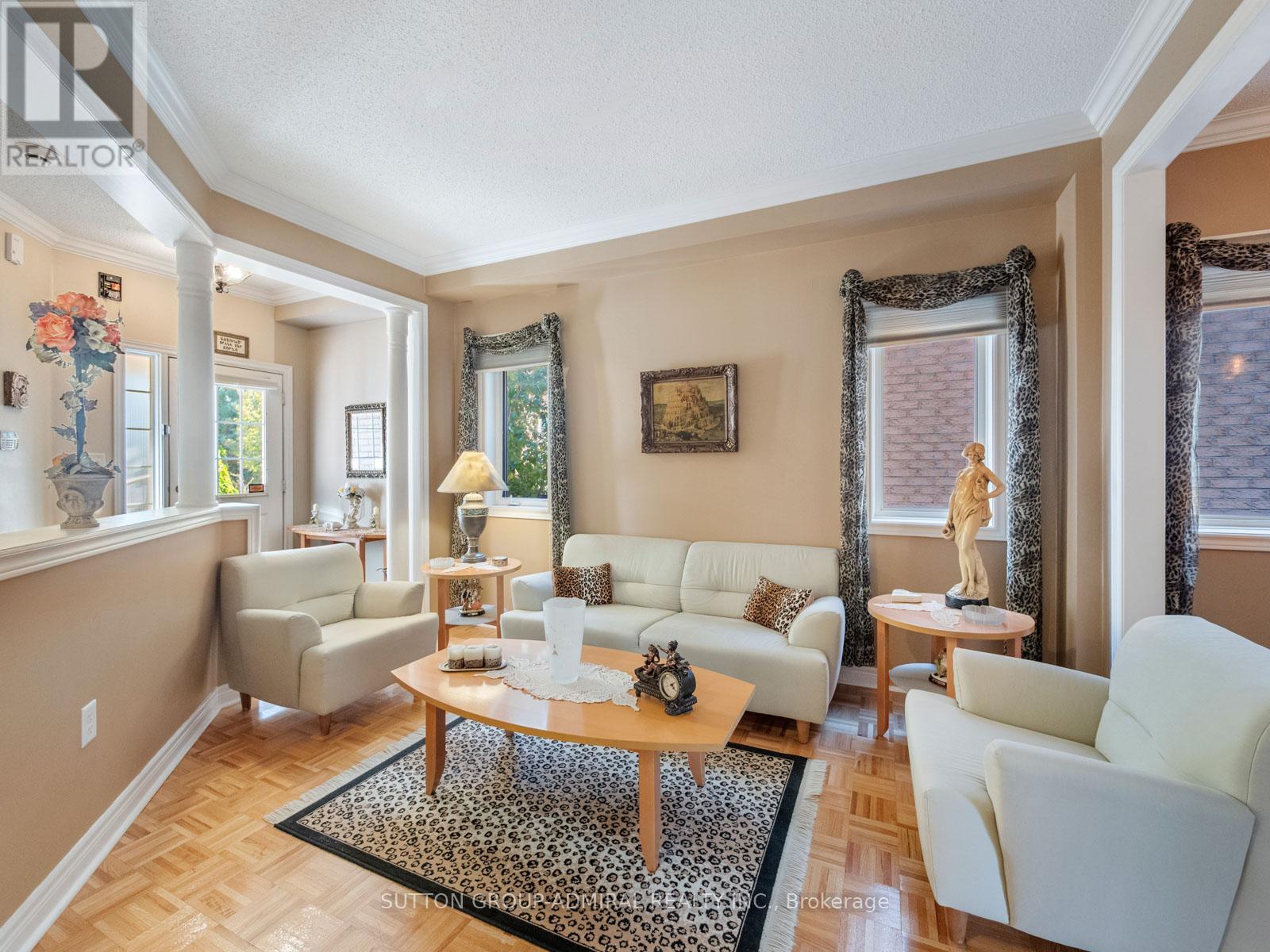 54 Golden Oak Avenue, Richmond Hill, Ontario  L4S 1Y5 - Photo 4 - N12471198