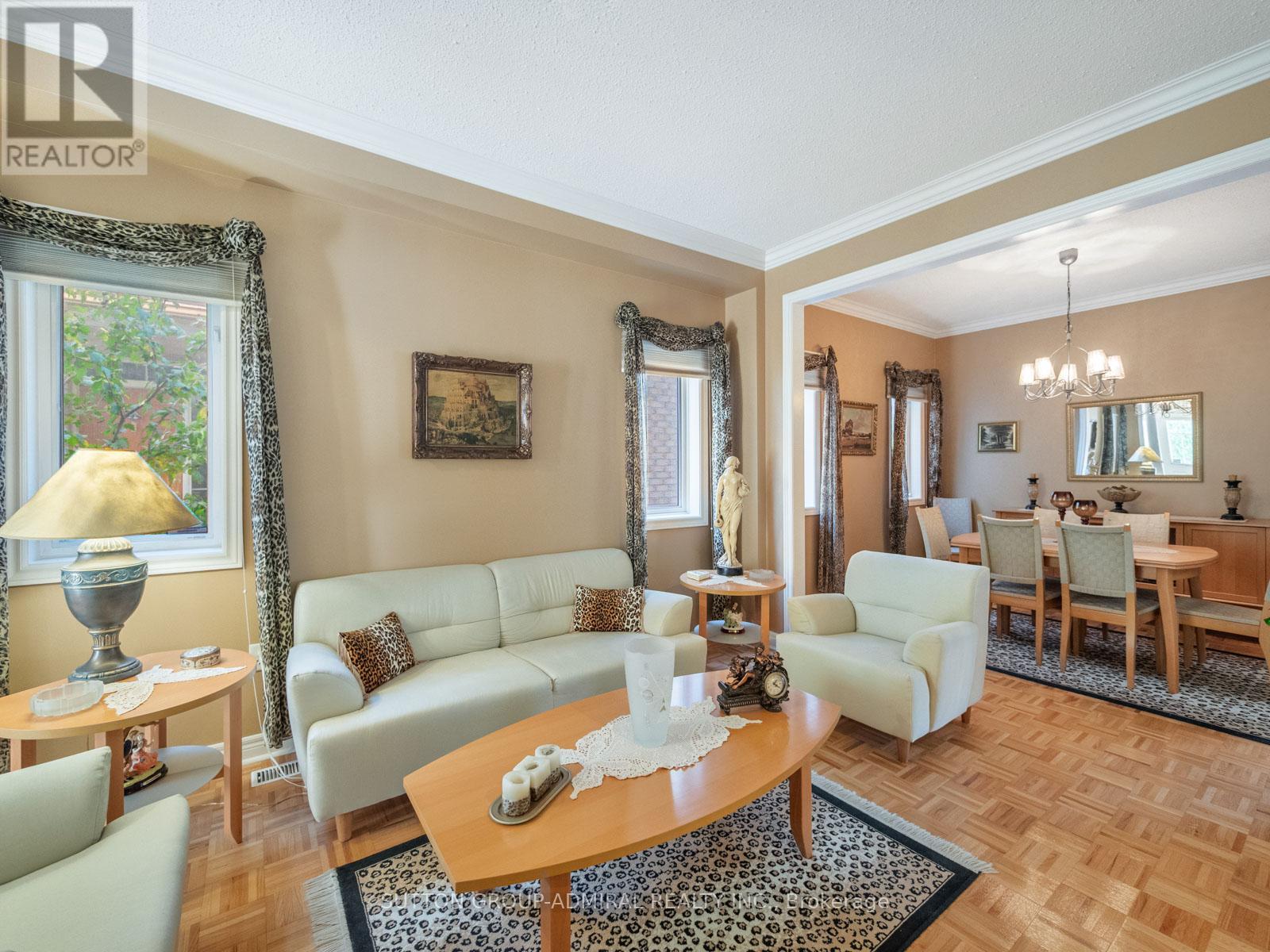 54 Golden Oak Avenue, Richmond Hill, Ontario  L4S 1Y5 - Photo 5 - N12471198