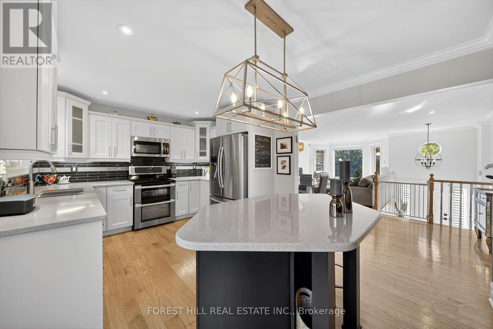 694 Cedar Path, Innisfil, Ontario  L9S 2H6 - Photo 11 - N12471219