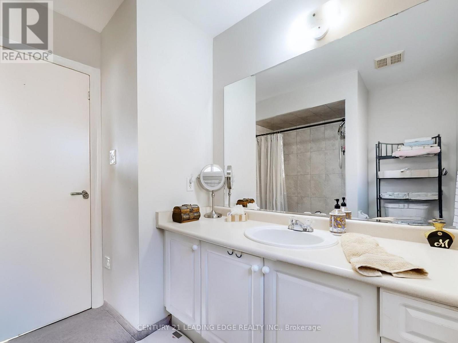 36 Opera Place, Vaughan, Ontario  L4L 8Y8 - Photo 23 - N12471224