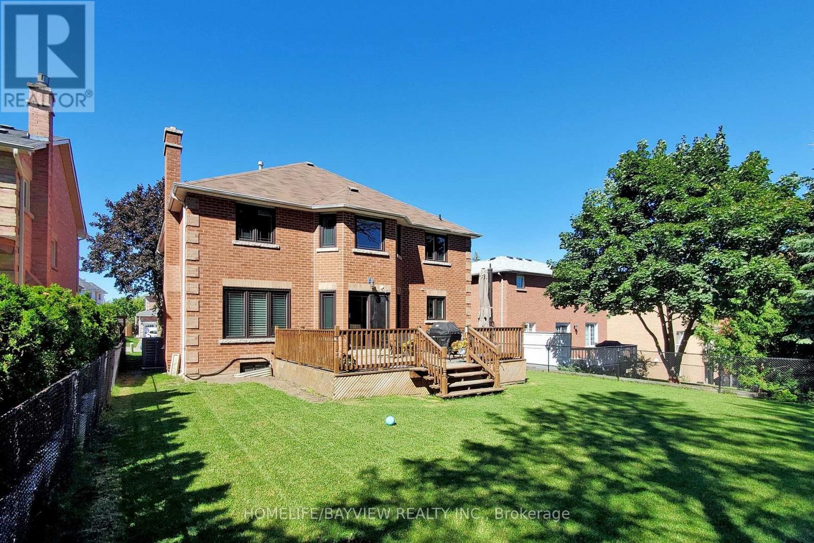 72 Lensmith Drive, Aurora, Ontario  L4G 6R9 - Photo 16 - N12471236