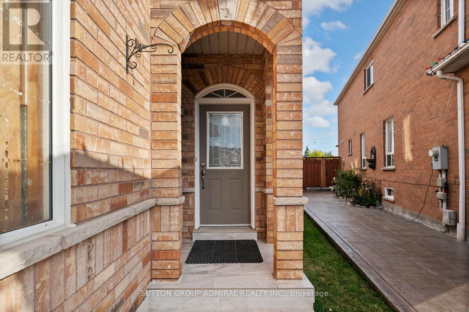 25 Umbria Crescent, Vaughan, Ontario  L4H 2E1 - Photo 2 - N12471240