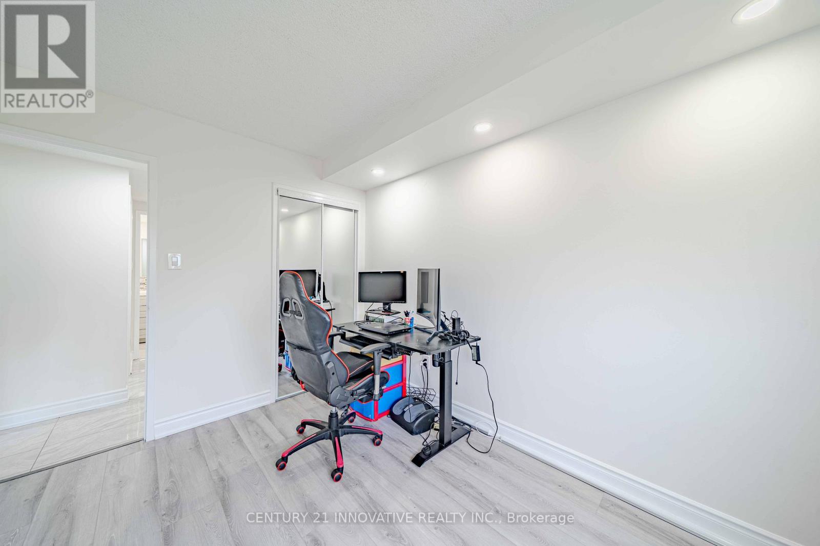 511 - 5 Weldrick Road W, Richmond Hill (North Richvale), Ontario  L4C 8S9 - Photo 18 - N12471272