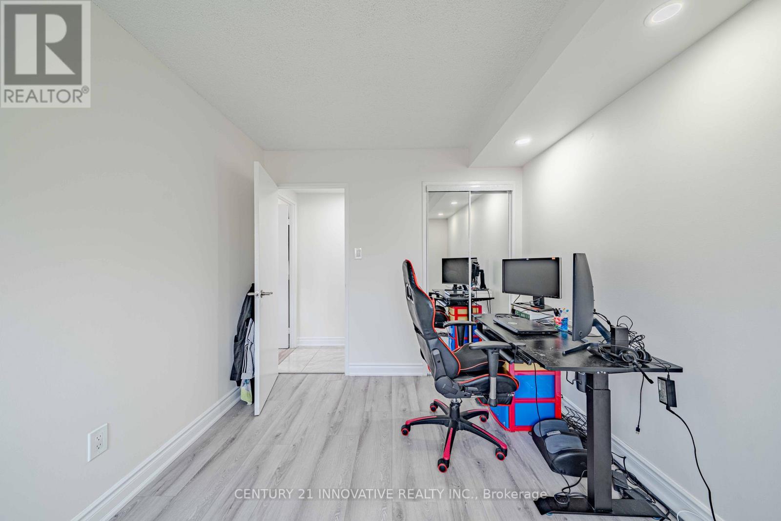 511 - 5 Weldrick Road W, Richmond Hill (North Richvale), Ontario  L4C 8S9 - Photo 19 - N12471272