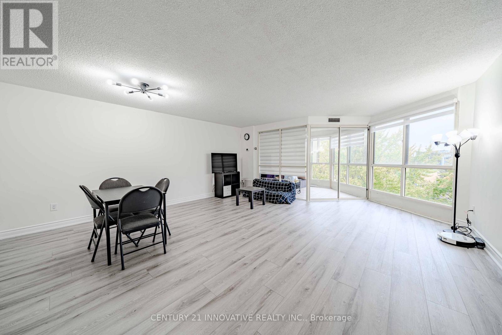 511 - 5 Weldrick Road W, Richmond Hill (North Richvale), Ontario  L4C 8S9 - Photo 2 - N12471272
