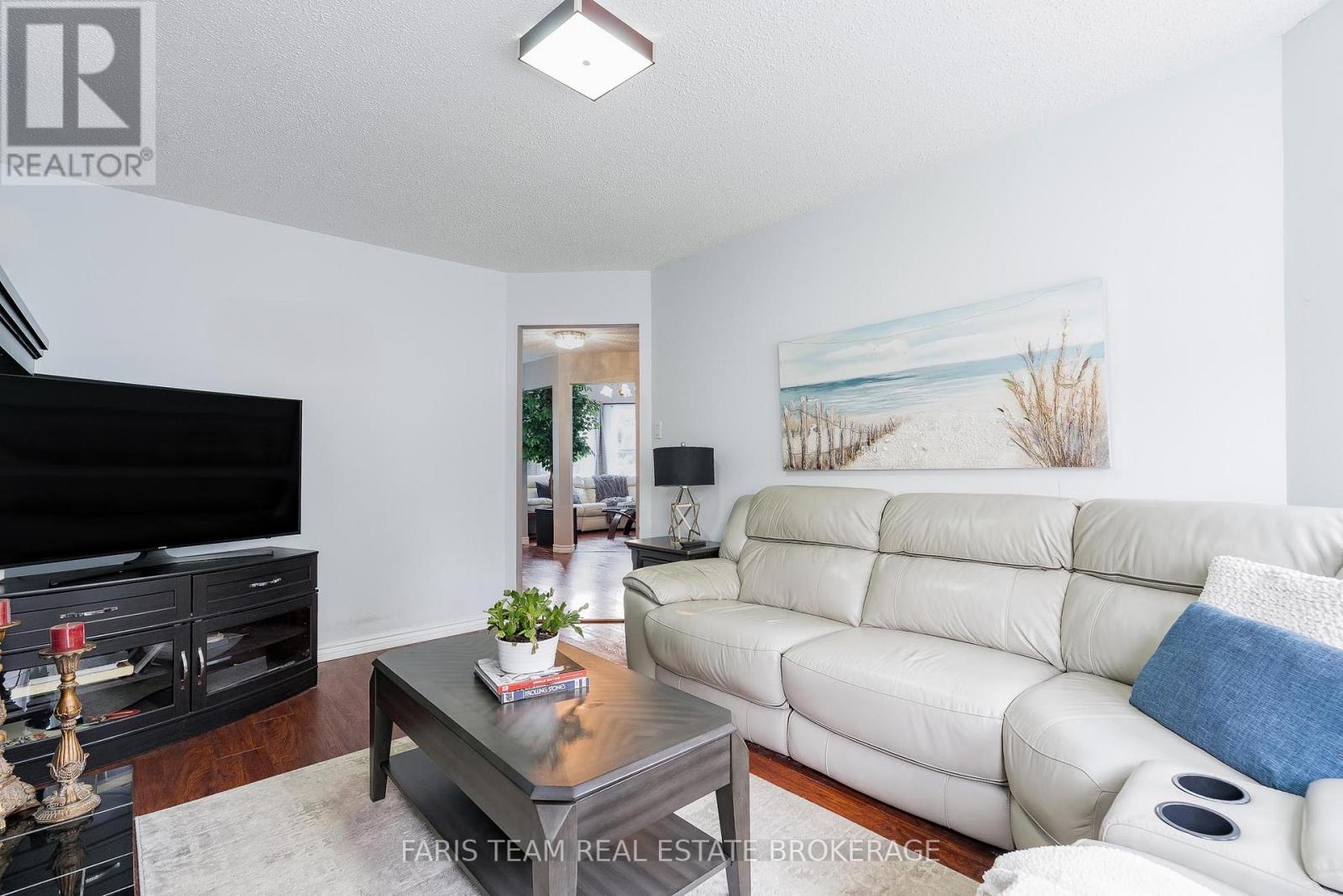 963 Linden Street, Innisfil, Ontario  L9S 1W6 - Photo 12 - N12471301
