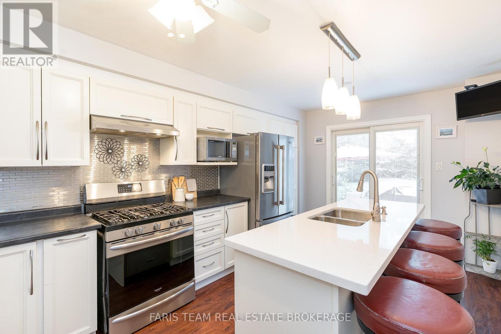 963 Linden Street, Innisfil, Ontario  L9S 1W6 - Photo 4 - N12471301