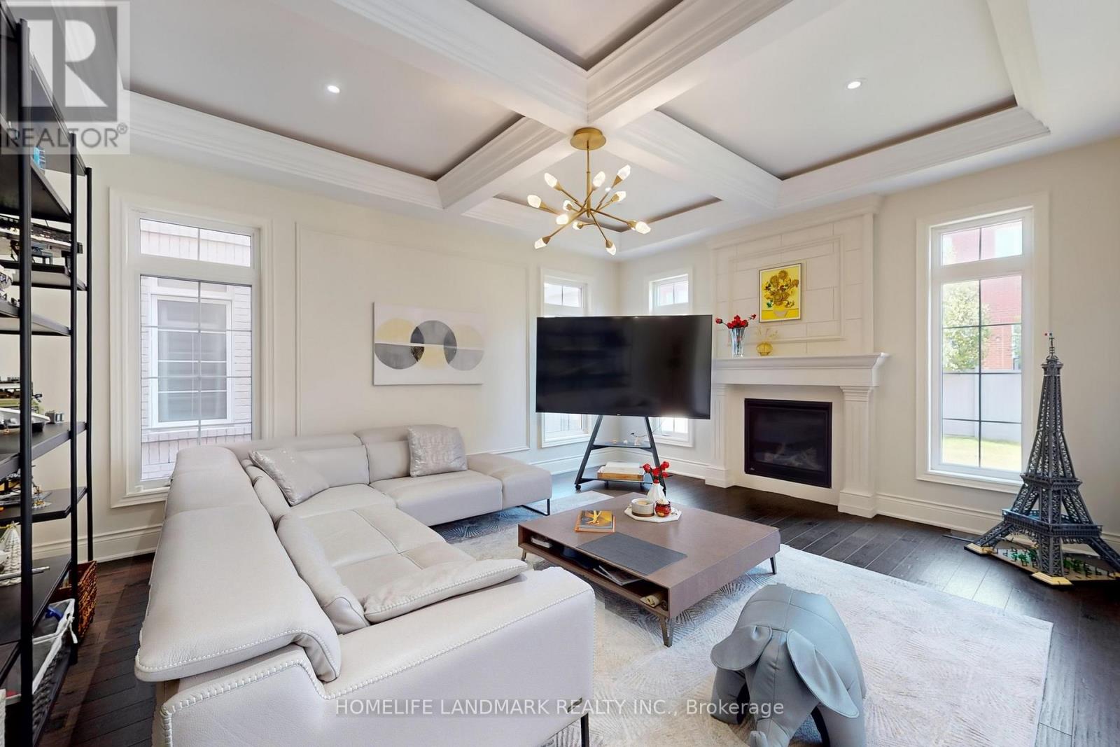 213 Farrell Road, Vaughan, Ontario  L6A 4W6 - Photo 2 - N12471312