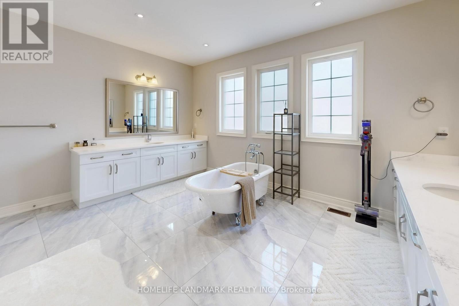 213 Farrell Road, Vaughan, Ontario  L6A 4W6 - Photo 28 - N12471312