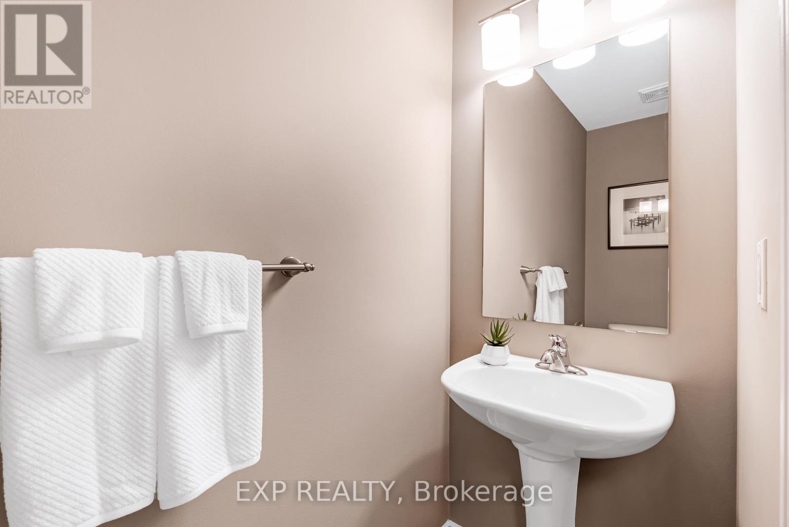 776 Harry Syratt Avenue, Newmarket, Ontario  L3X 0A3 - Photo 22 - N12471333