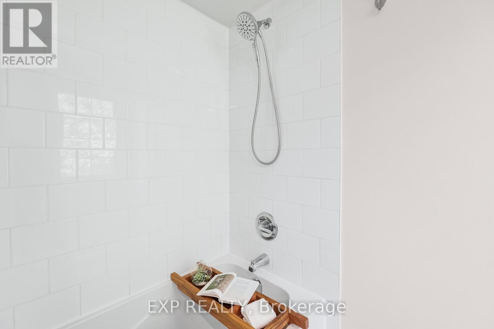 776 Harry Syratt Avenue, Newmarket, Ontario  L3X 0A3 - Photo 30 - N12471333