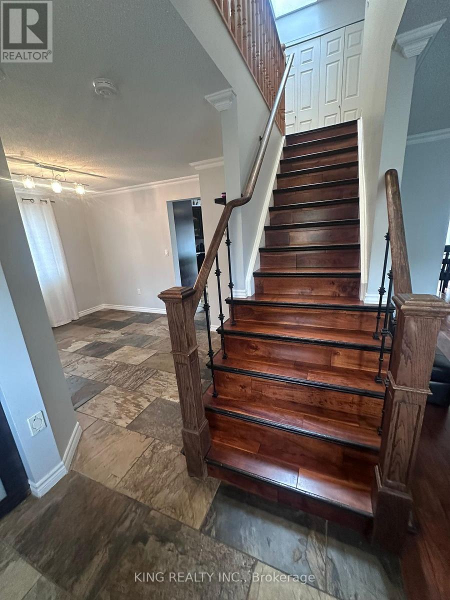 9 Whitehorn Crescent, Barrie (Holly), Ontario  L4N 8E3 - Photo 10 - S12468095