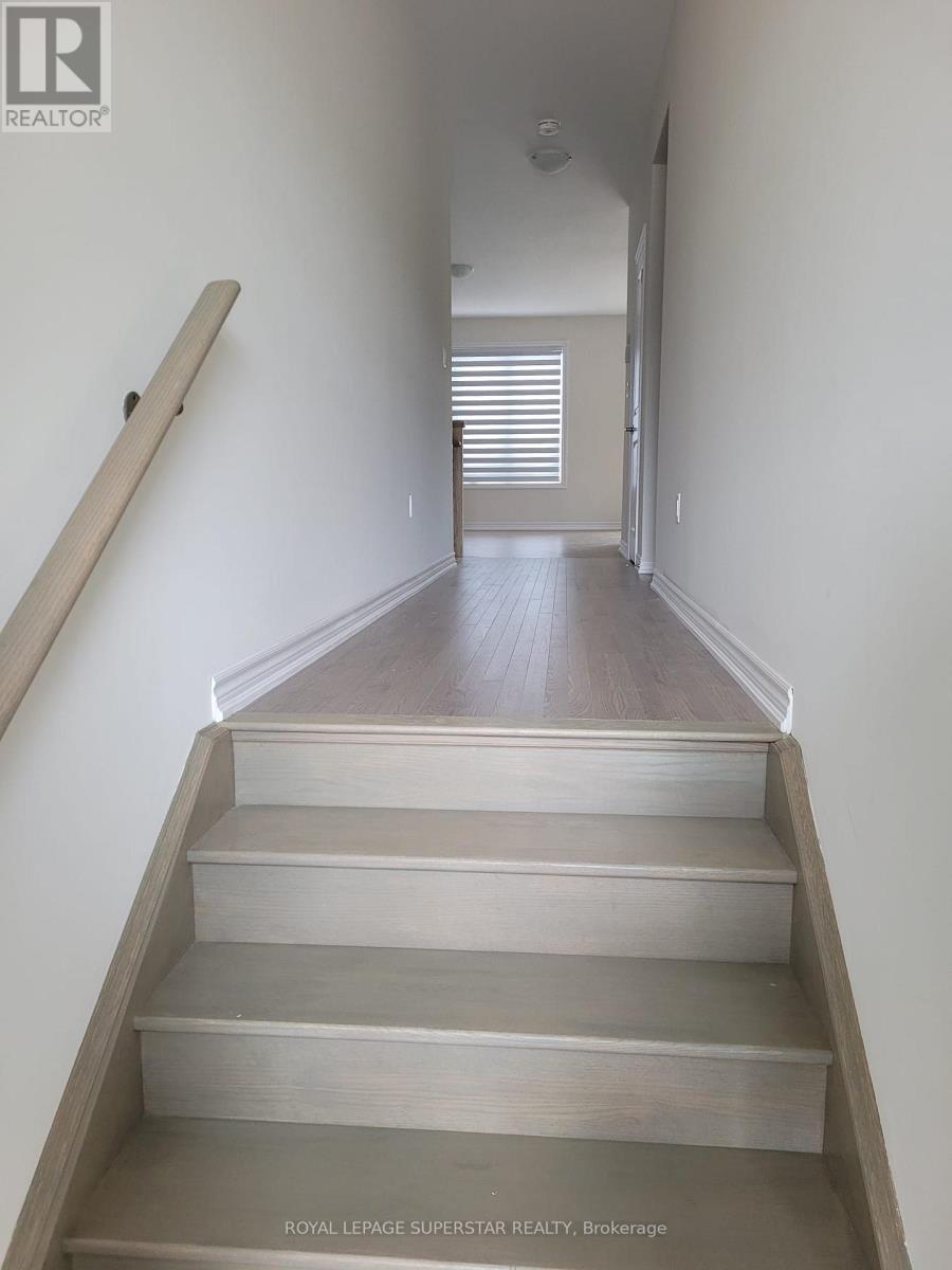 133 Berkely Street, Wasaga Beach, Ontario  L9Z 0K5 - Photo 3 - S12471201
