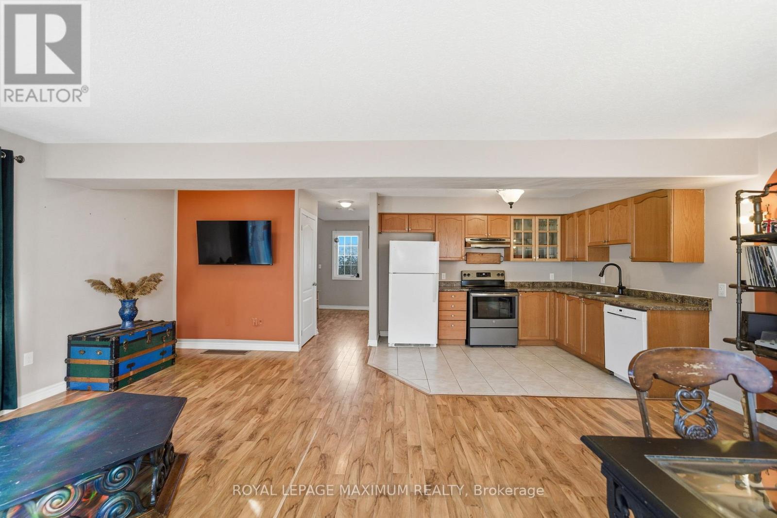 12a Marsellus Drive, Barrie, Ontario  L4N 0Y4 - Photo 7 - S12471235