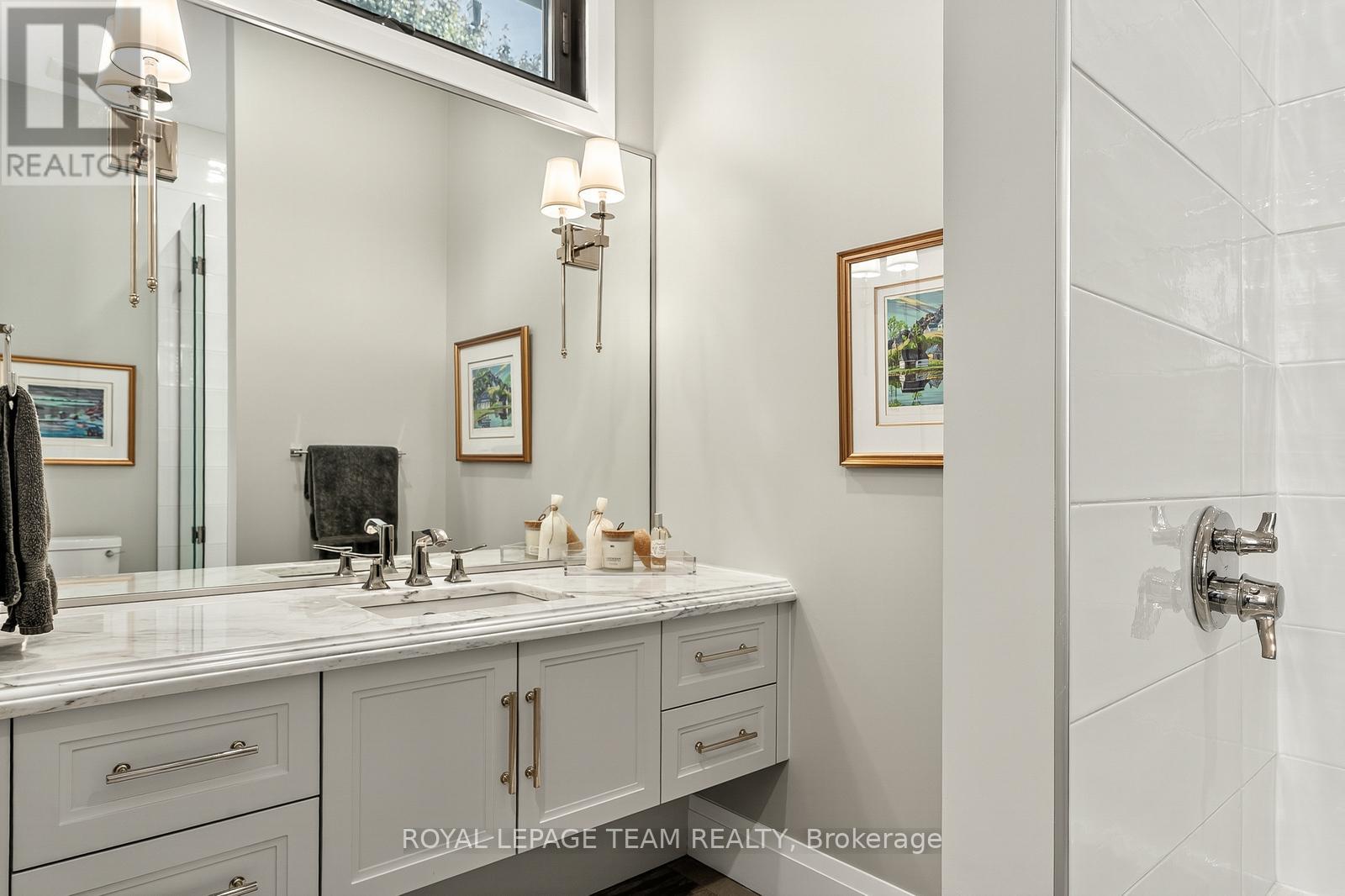 10 Leaver Avenue, Ottawa, Ontario  K2E 5P6 - Photo 20 - X12468814