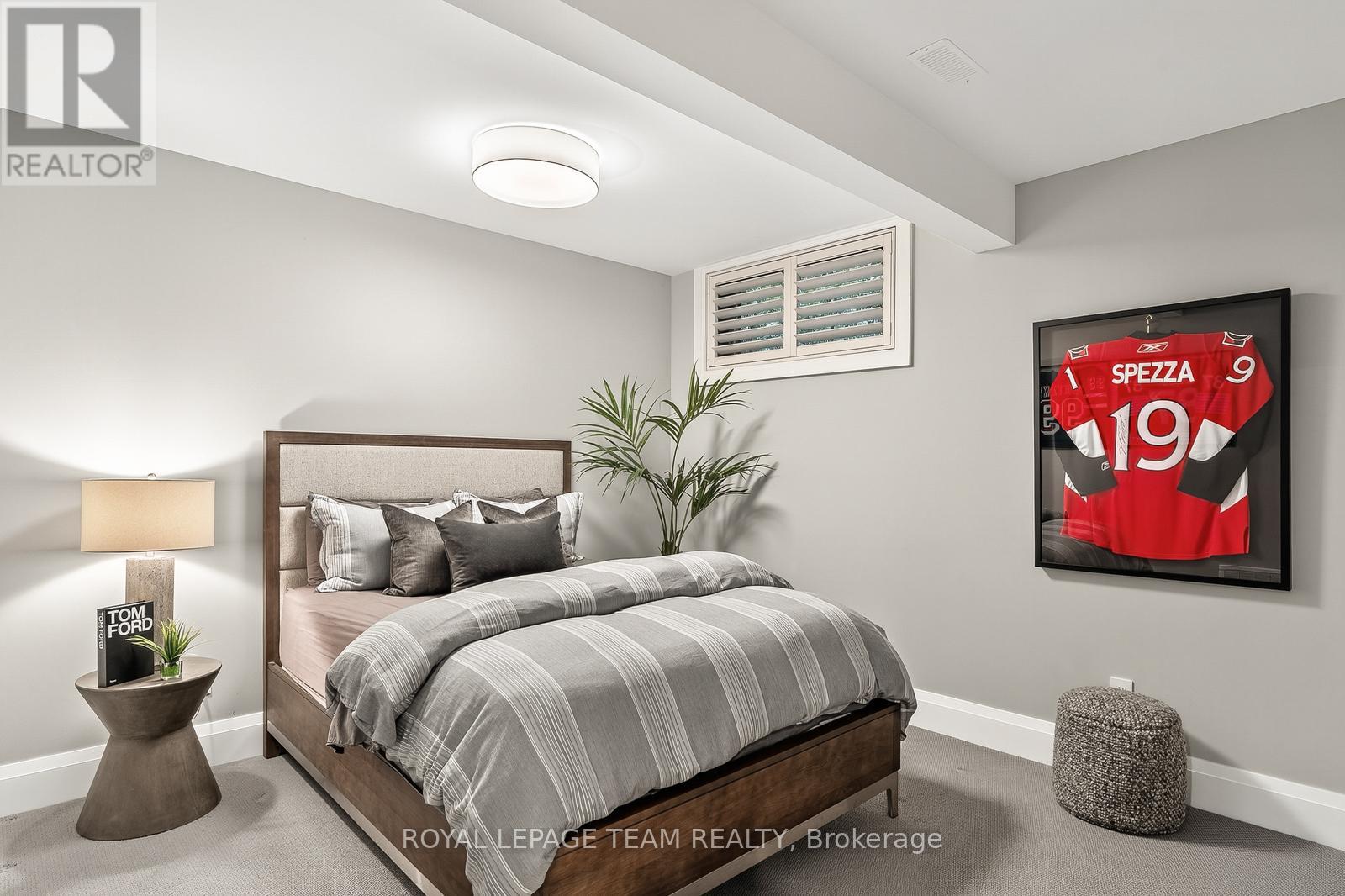 10 Leaver Avenue, Ottawa, Ontario  K2E 5P6 - Photo 24 - X12468814